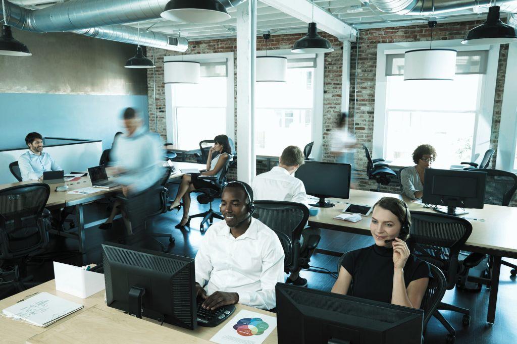 AI Answering Services vs. Traditional Call Centers: Which is Right for Your Business?